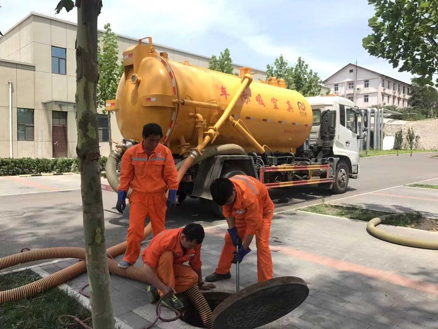 通川化粪池清理与5-8吨吸粪车施工效率分析